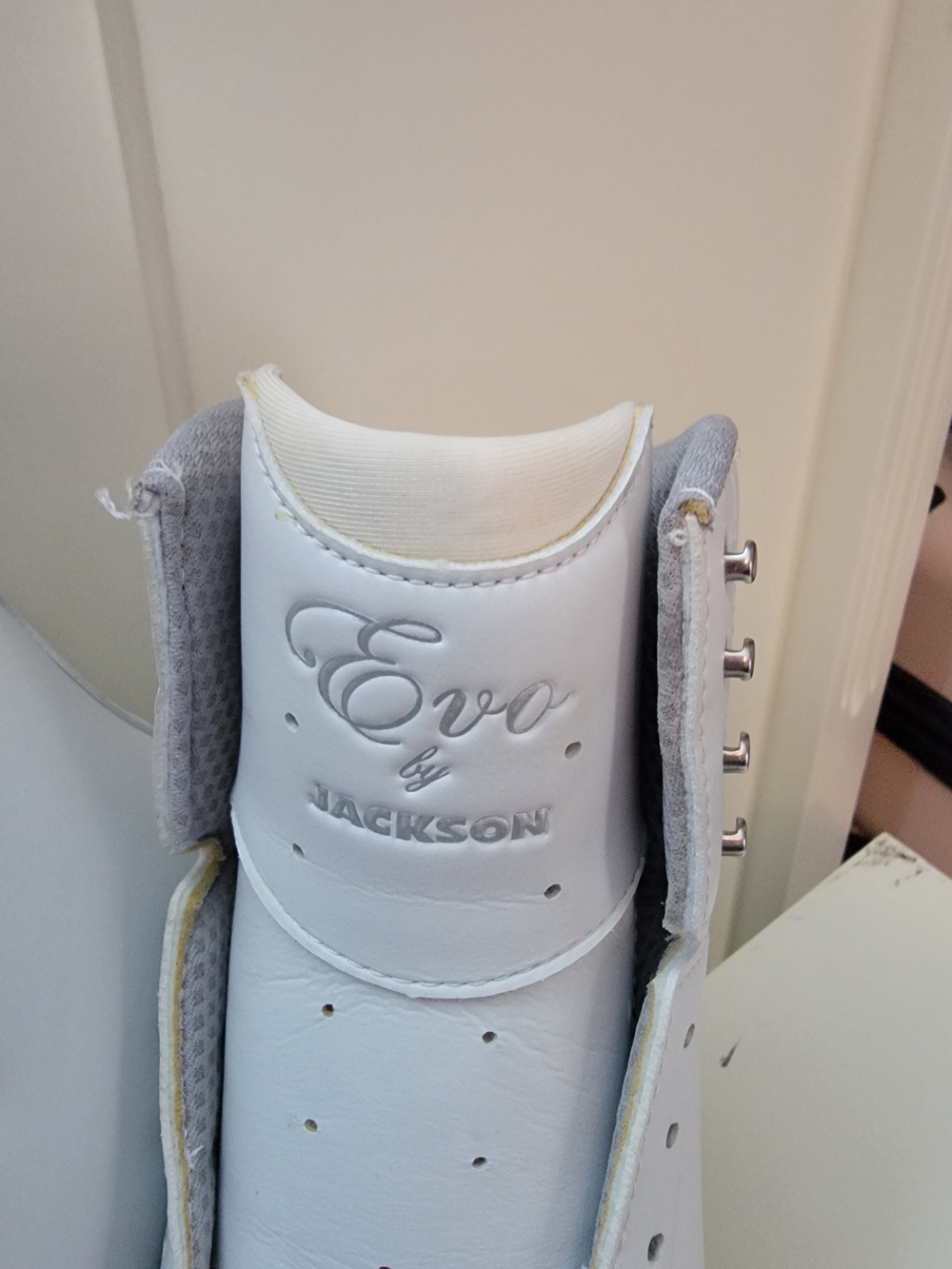 JACKSON White Women’s Ice Skates with Tan Heel - Picture 4 of 11